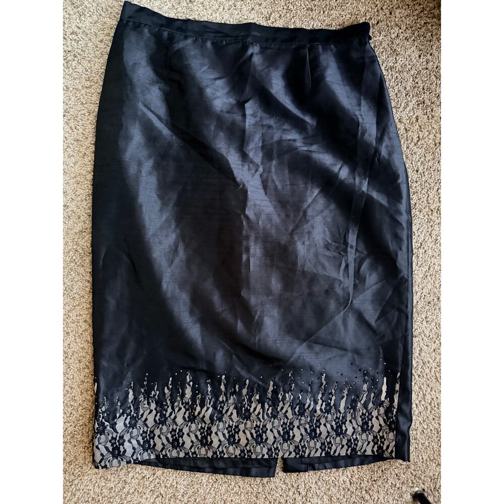 Elite Black Pencil skirt with lace embroidery euc 20
